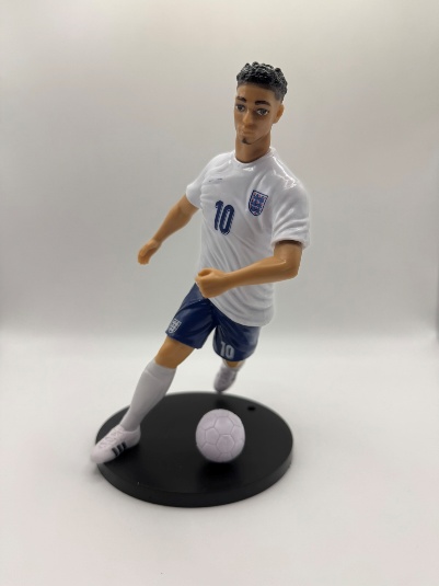 Белингам Англия dpl shop Футболна фигурка на Джуд Белингам с белия екип на Англия